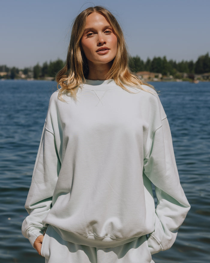 Vintage Crew - Distressed Lake Day